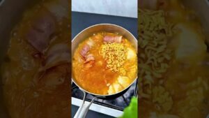 [Video] Why Are Koreans Obsessed With This CU Ramen Hack?