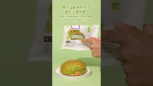 [Video] I Tried Yonsei Melon Cream Bread: Here Is What Happened