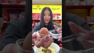 [Video] How to Make the Ultimate Korean Convenience Store Combo Under 5,000 Won