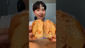 [Video] I Discovered CU Korea's Viral Sweet & Savory Snack Combo