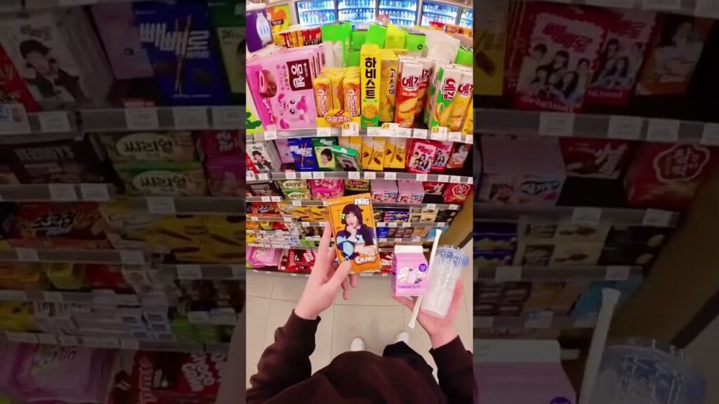 [Video] How to Make the Ultimate Korean Convenience Store Combo Under 5,000 Won